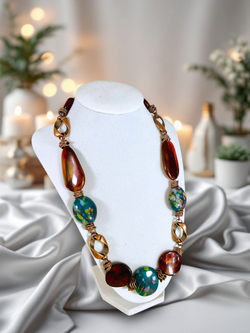 Бусы из бусин оригинального дизайна