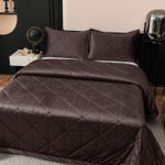 Велюровое покрывало в клетку и две наволочки OVL037