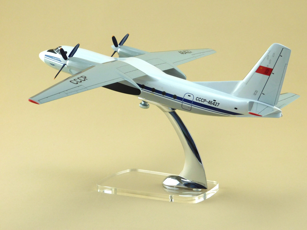 Модель самолета Ан-24 (М1:72, Аэрофлот СССР-46427)