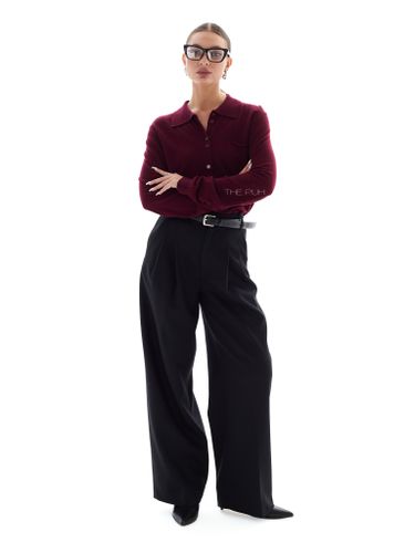 Трикотажная бордовая рубашка с накладным карманом