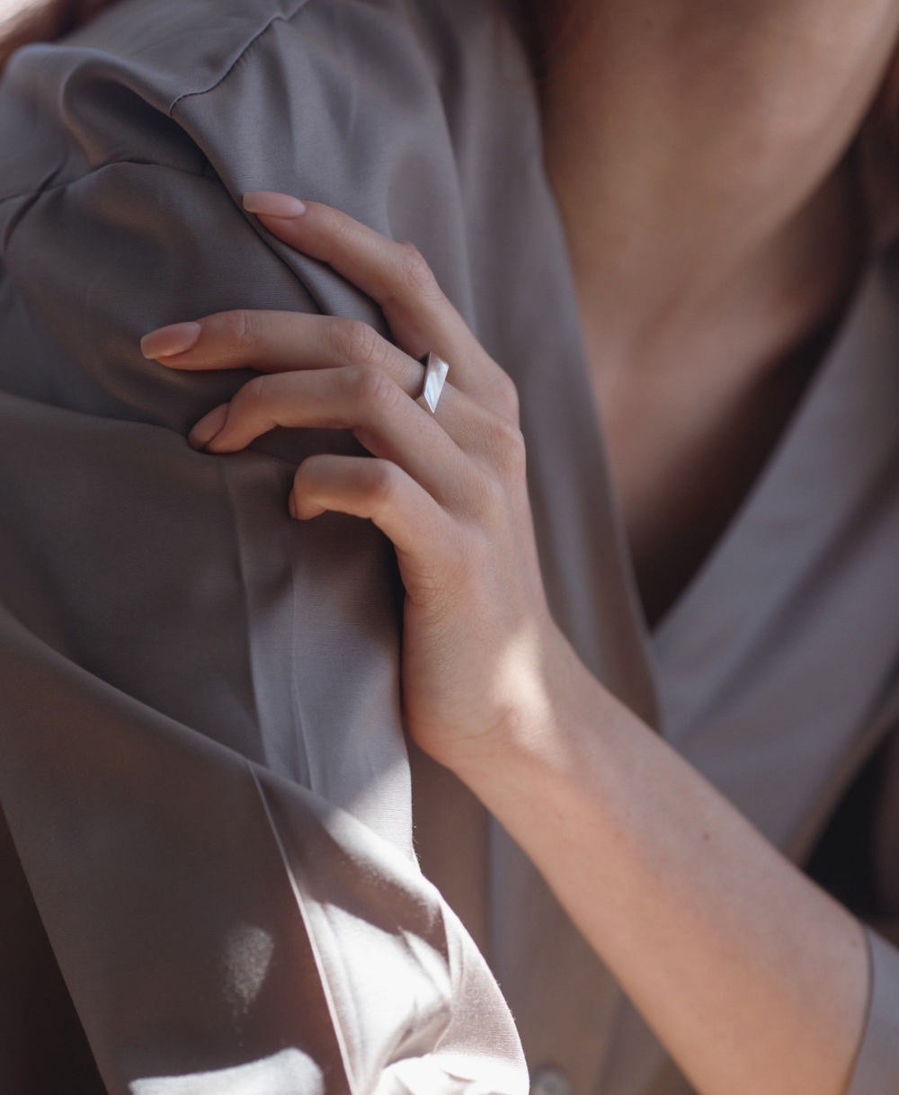 кольцо twisted square