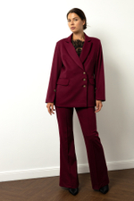 Брюки умеренного клеша в бордовом оттенке