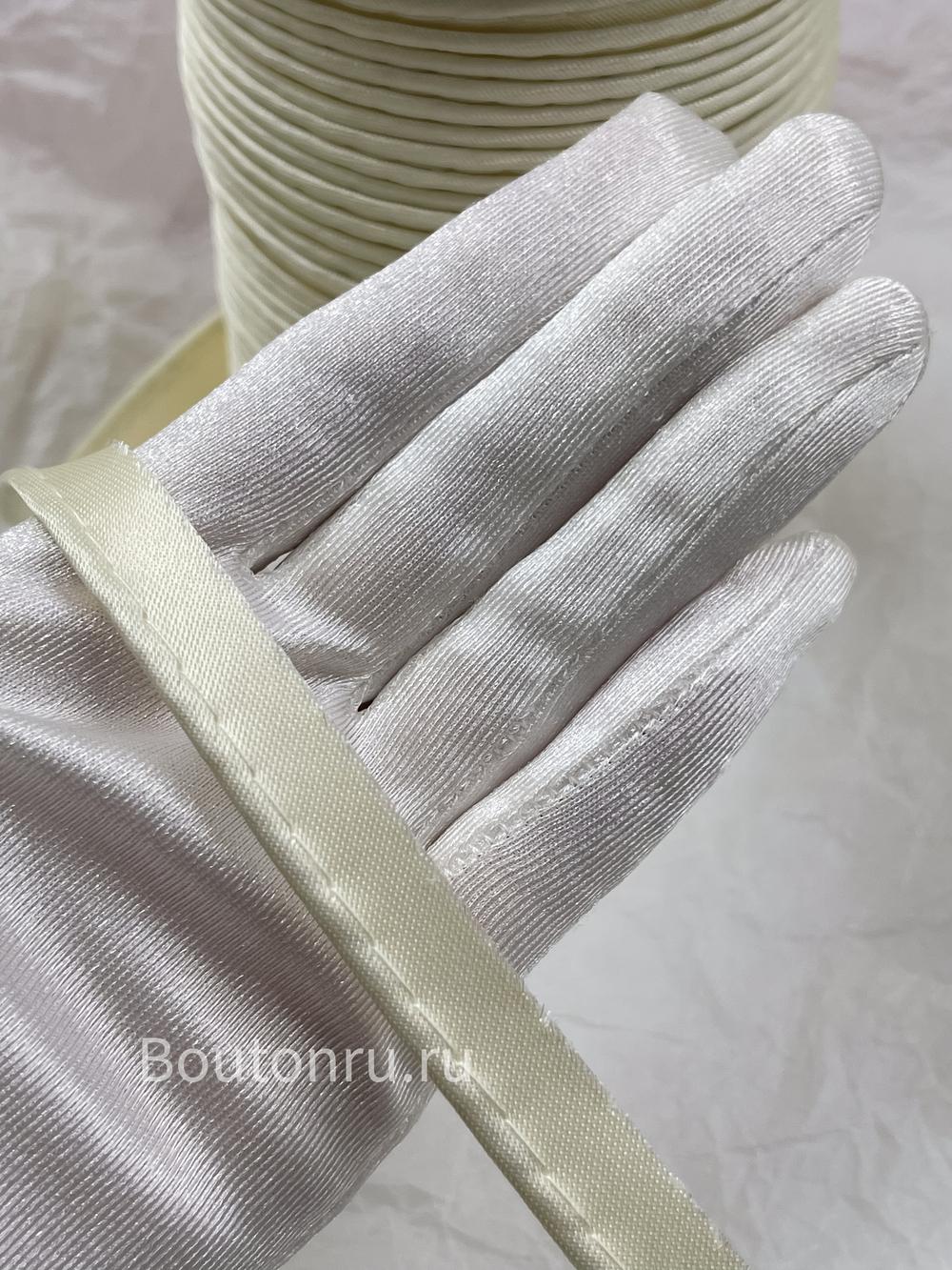 Кант декоративный 1 см бежевый атласный