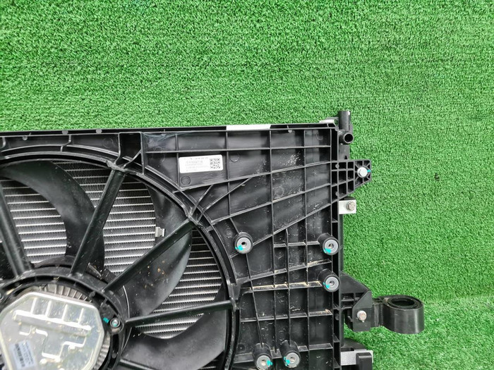 Кассета радиаторов Zeekr 001 (2021-н.в.)