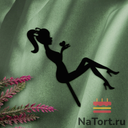 Топпер «Силуэт» девушка с сердцем в руках, черный