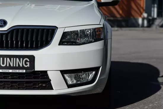 Вставки переднего бампера в стиле RS для Skoda Octavia III