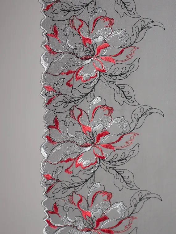 05-168 Вышивка на неэл. сетке 22 см, черный/серый/красный (левая)