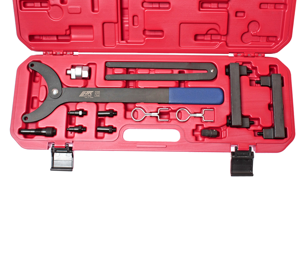 JTC-4086 - Набор фиксаторов распредвала для установки фаз ГРМ (VW AUDI A4,A6,A8 3.2 FSI AUK,A6L 2.4 BDW) JTC - Описание

Специальный набор инструментов применяется для фиксации распределительного вала и установки фаз ГРМ.
В комплекте:
	
		Фиксатор коленвала - 1 шт.
		Фиксатор распредвала - 2 шт.
		Фиксатор натяжителя цепи - 1 шт.
		Инструмент для проворачивания коленвала - 1 шт.
		Фиксатор зубчатых колес - 1 шт.
		Фиксатор вискомуфты - 1 шт.
	

	Применение: VAG A4/А6/А8 3,2 FSI с двигателем AUK. А6L/Quattro 2,4 с двигателем BDW.
	Упаковка: прочный переносной кейс.
	Габаритные размеры: 565/205/50 мм. (Д/Ш/В)
	Вес: 3282 гр.
