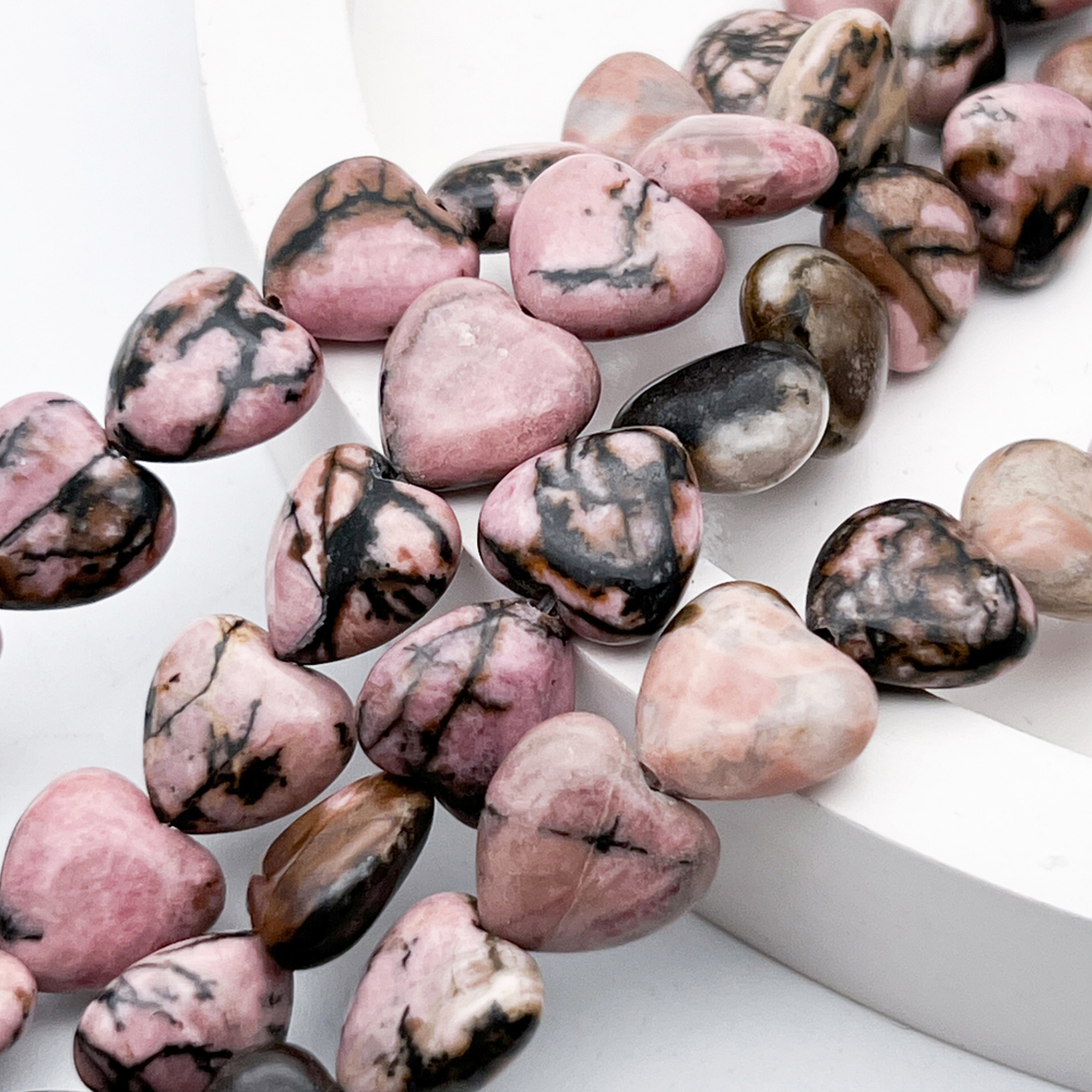 Родонит бусины, сердце, размер около 12 мм, цена за 8 шт (1/4 нити)