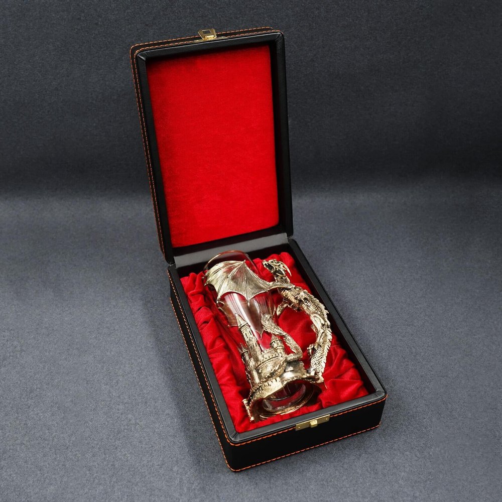 Бокал для пива подарочный "Дракон с замком"