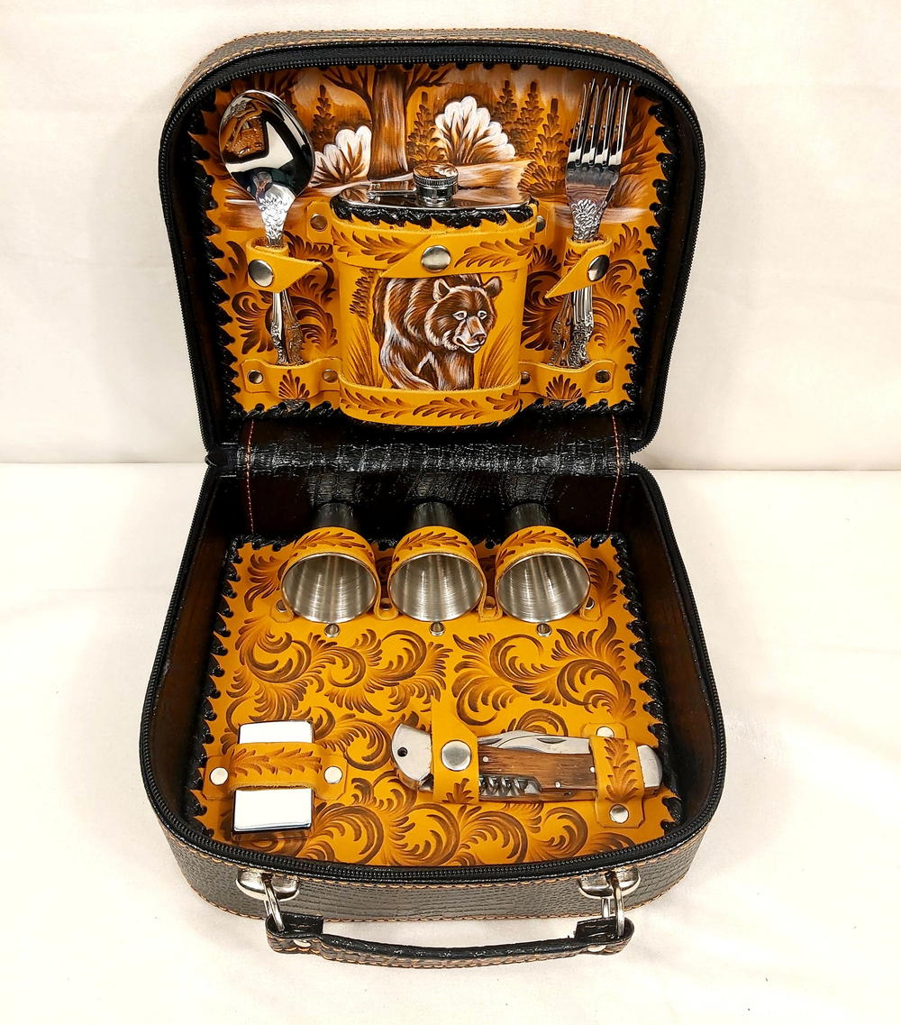 Набор подарочный для пикника  "Медведь" на 3 персоны (несессер)