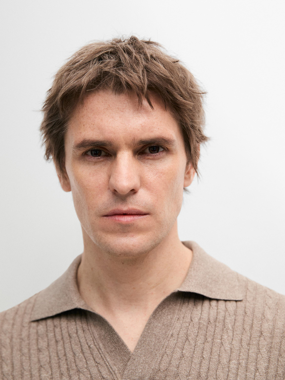 Massimo Dutti Вязаная рубашка-поло с короткими рукавами и узором «косичка», пыльный хаки