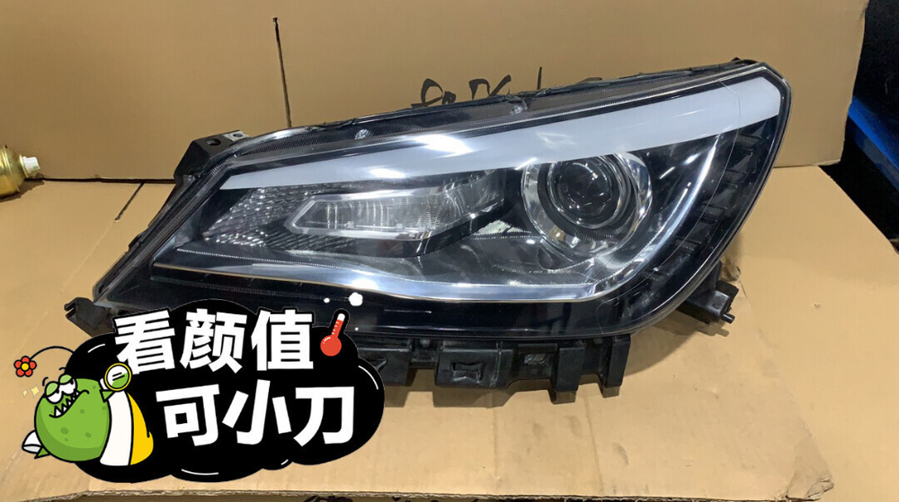 Оригинальная ксеноновая фара FAW Besturn B90 ()