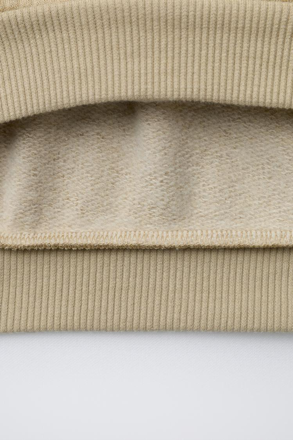 ZARA ТОЛСТОВКА С ПРИНТОМ «ТАКСИ», СВЕТЛО-БЕЖЕВЫЙ