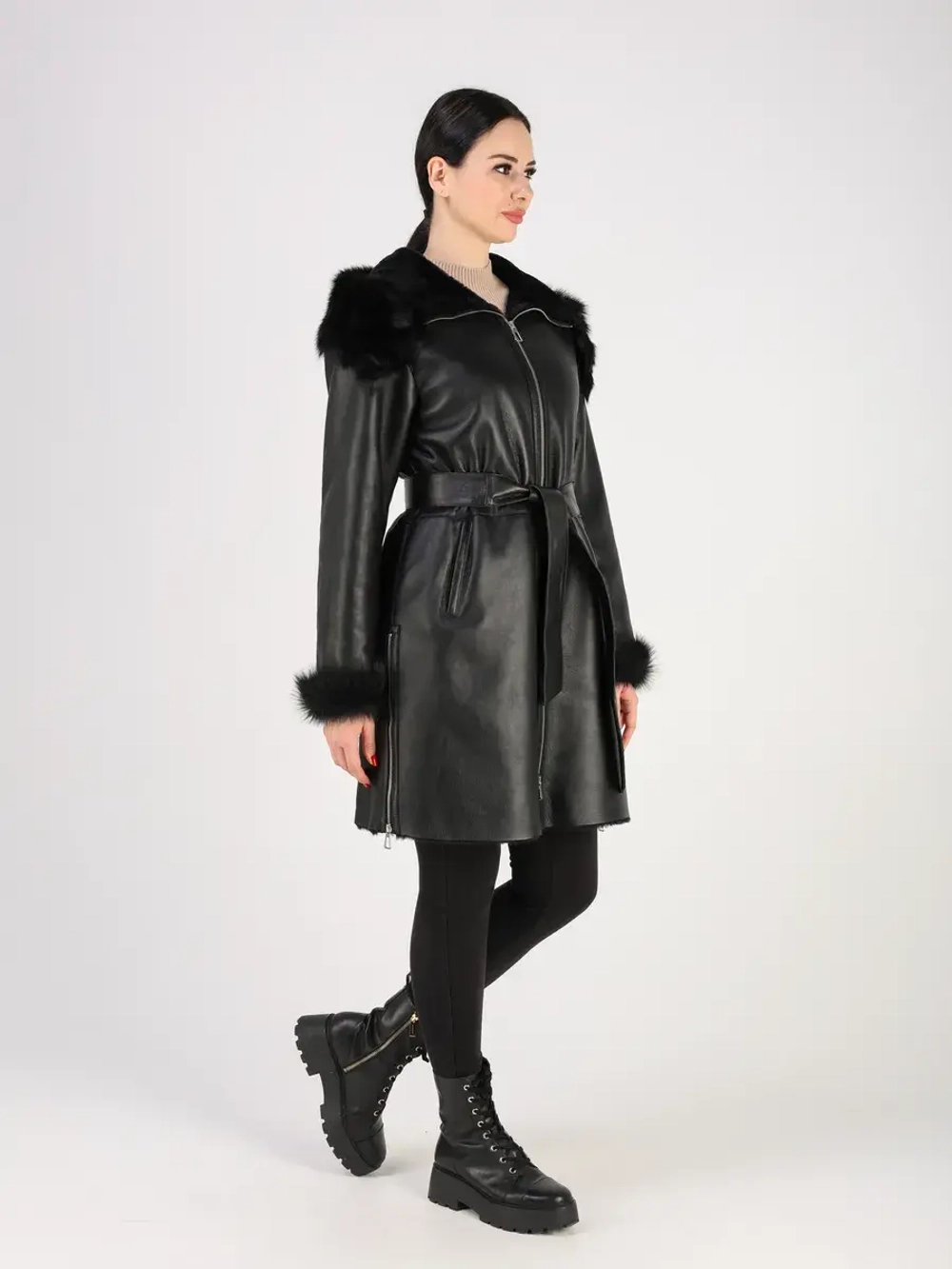 Дубленка зимняя натуральная с капюшоном длинная