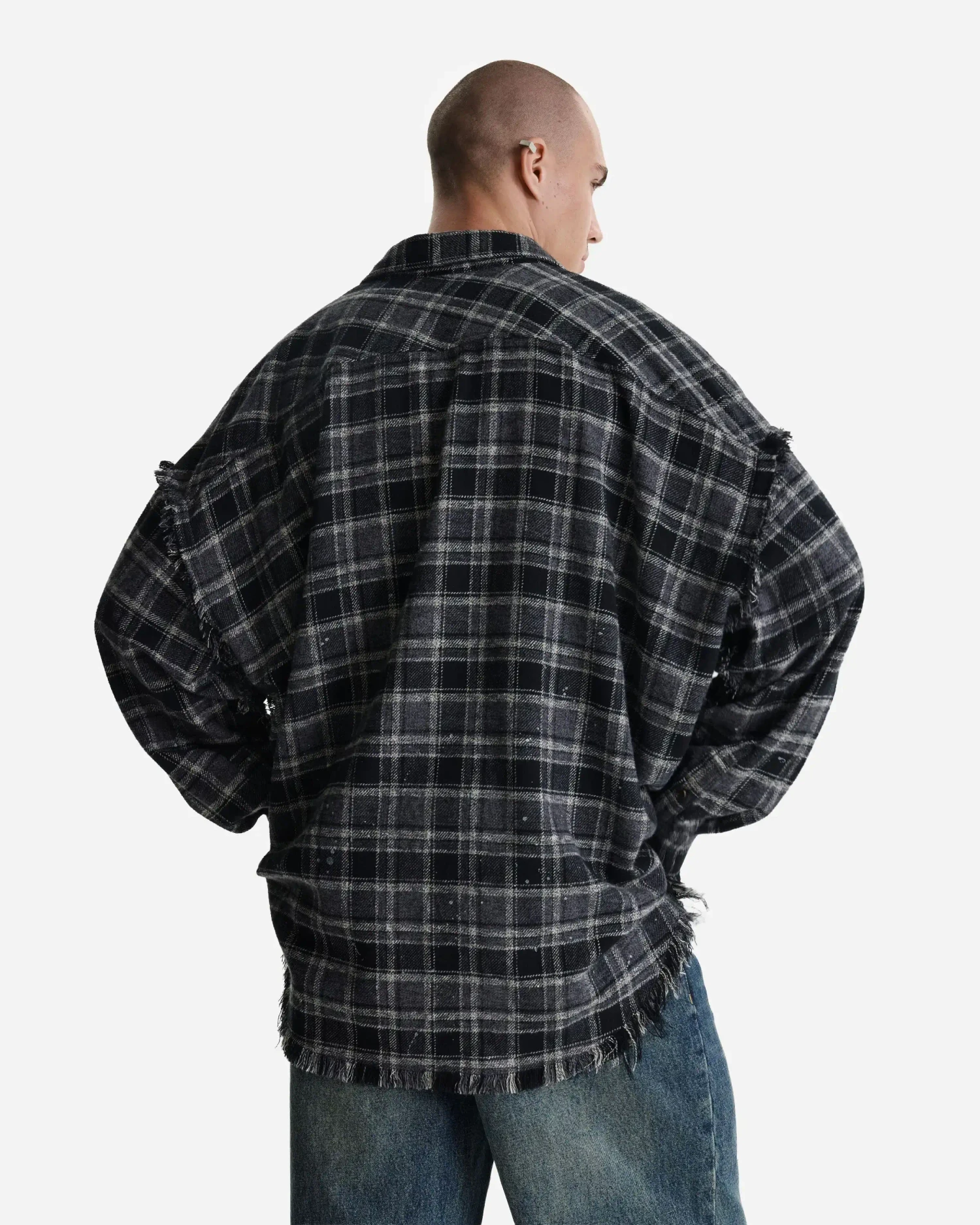 Рубашка в клетку с необработанным краем серо-черная