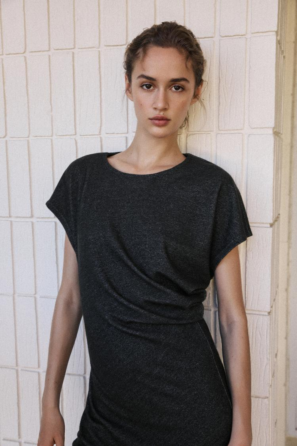 ZARА ПЛАТЬЕ МИДИ СО СБОРКОЙ, МЯГКИЙ СЕРЫЙ