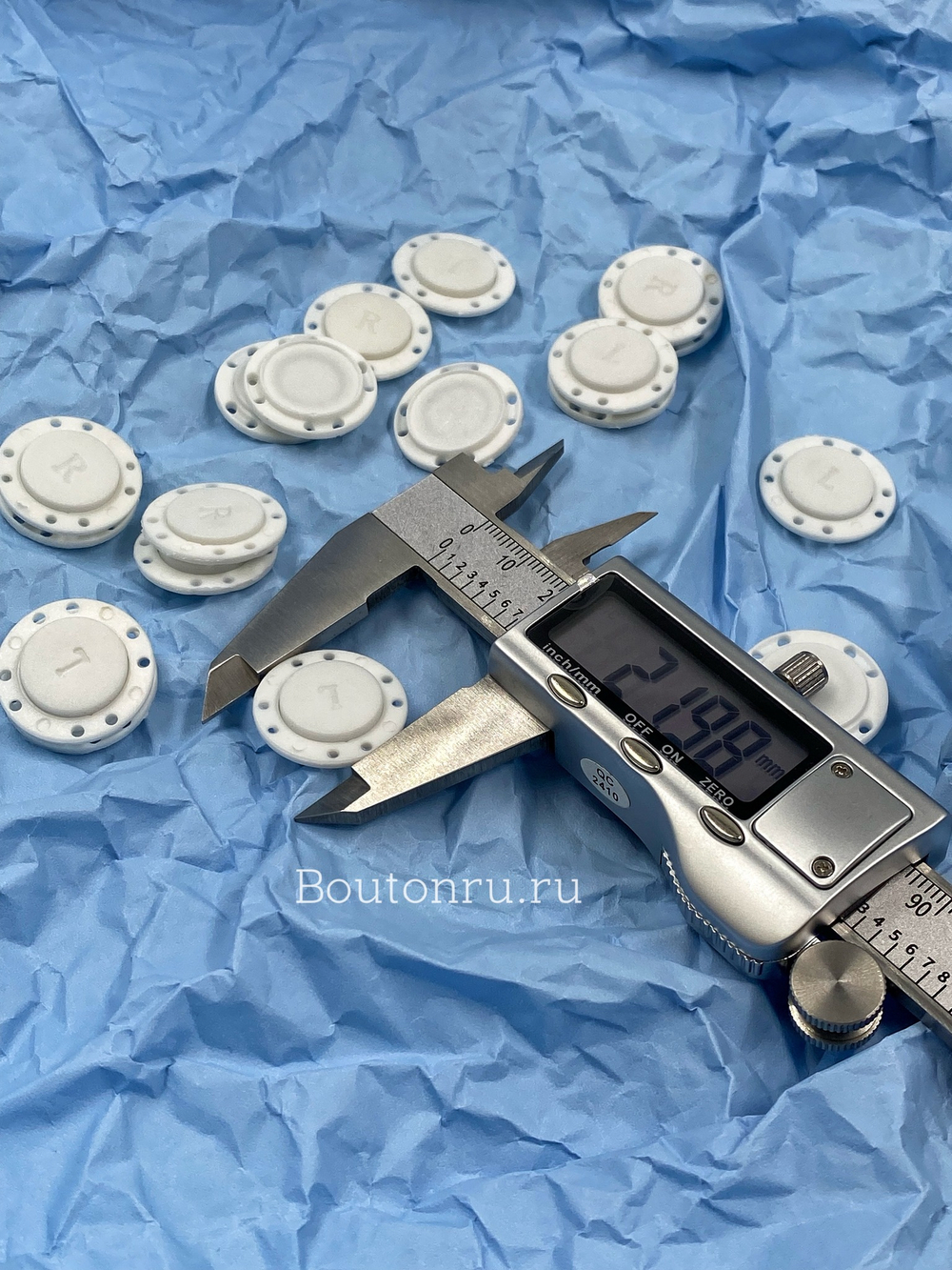 Кнопки магнитные пришивные белые