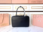 Черная кожаная сумка Miu Miu
