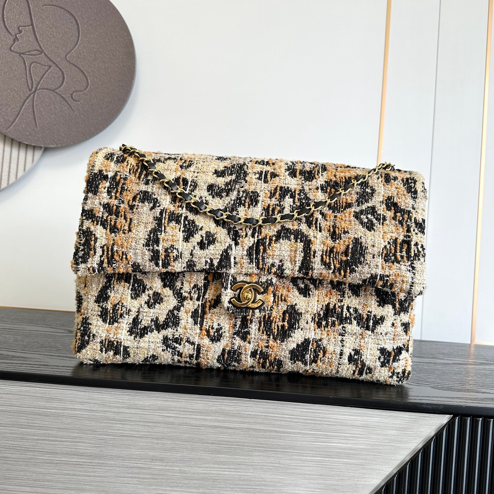 Chanel Maxi Flapbag 38 cm