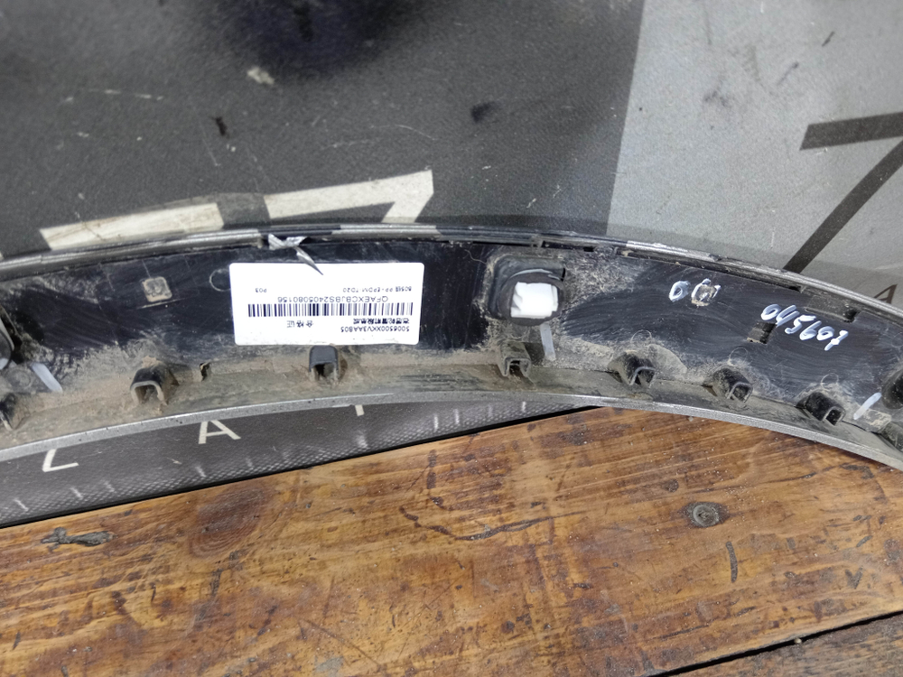 Накладка двери задней правой Tank 500 21-нв Б/У Оригинал 5006500XKV3AA