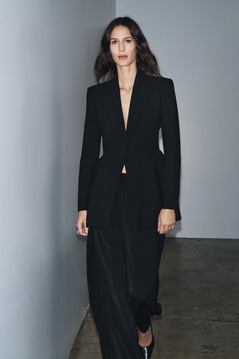 ZARA ПРИТАЛЕННЫЙ БЛЕЙЗЕР — LIMITED EDITION, ZW COLLECTION, ЧЕРНЫЙ