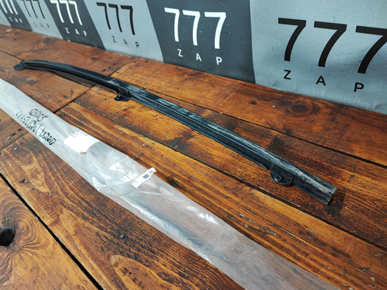 Направляющая стекла задней двери Land Cruiser 200 Новое Оригинал 6740760060