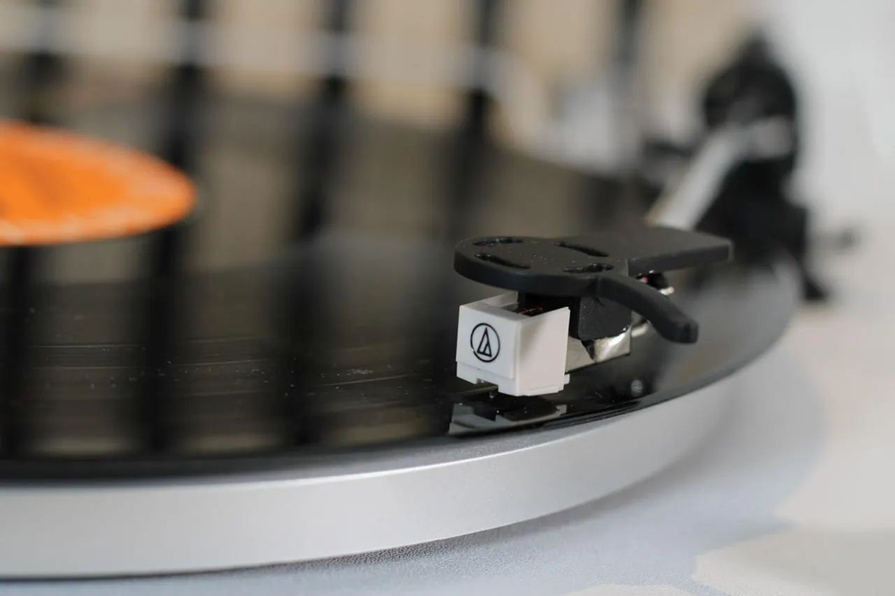 Проигрыватель винила Eltax Spinster White Light Wood