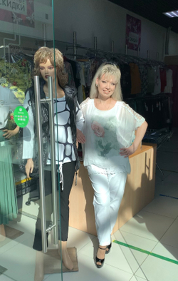 Белый блузон-двойка из шелка с кружевами и изображением розы