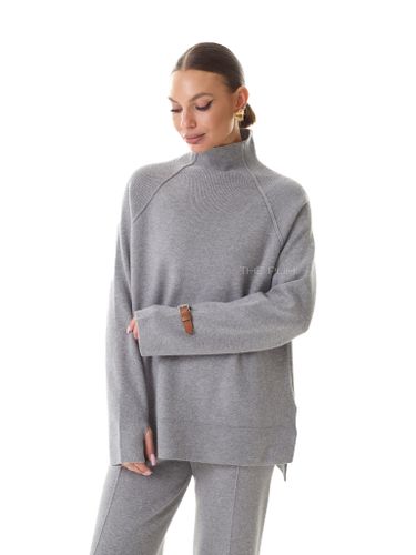 Серый трикотажный костюм с брюками