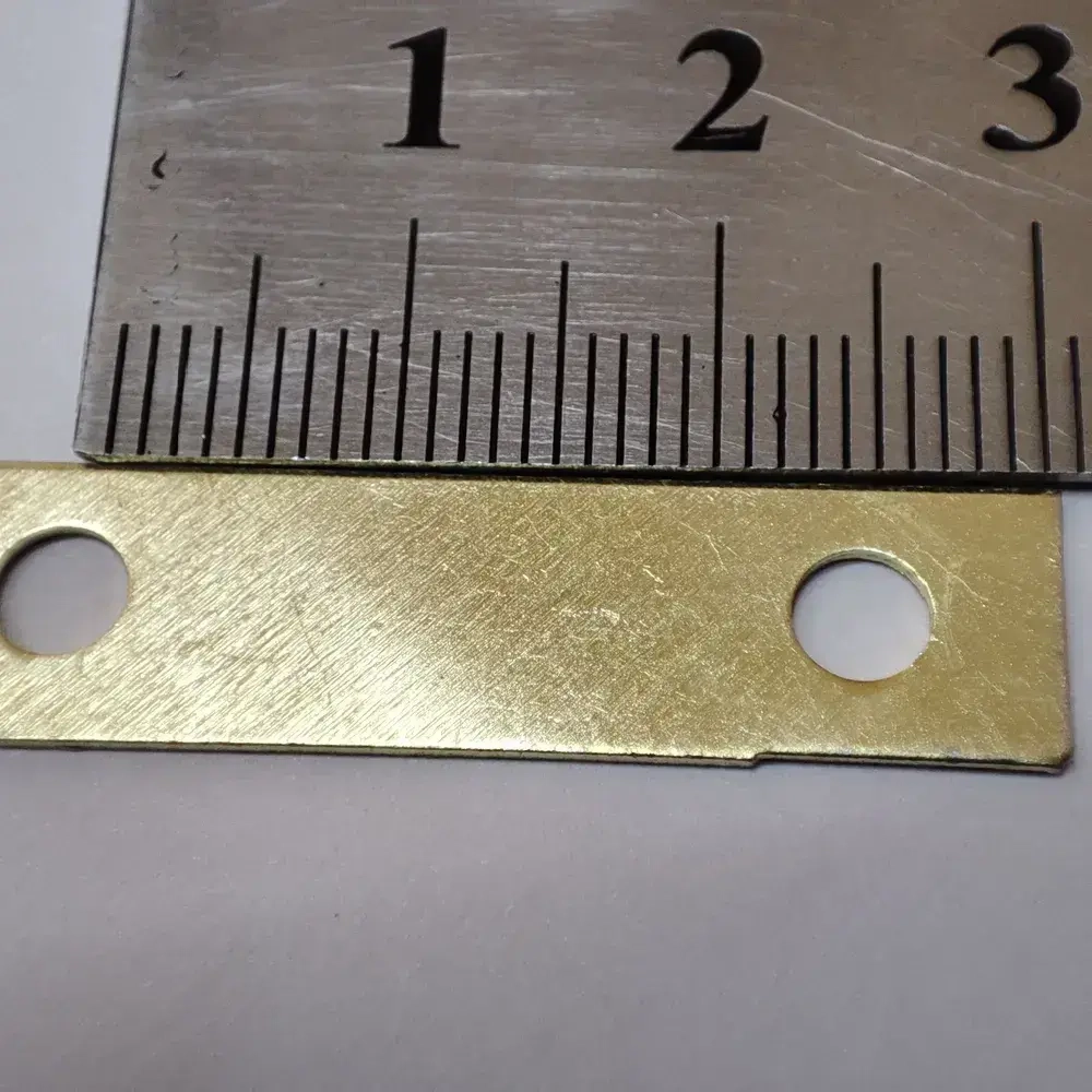 Уголок крепежный 50х50 мм плоский (мебельный, соединительный, рамный) металлический 4 штуки (саморезы в комплекте) цвет - золото