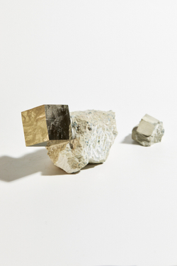 Пирит на породе L