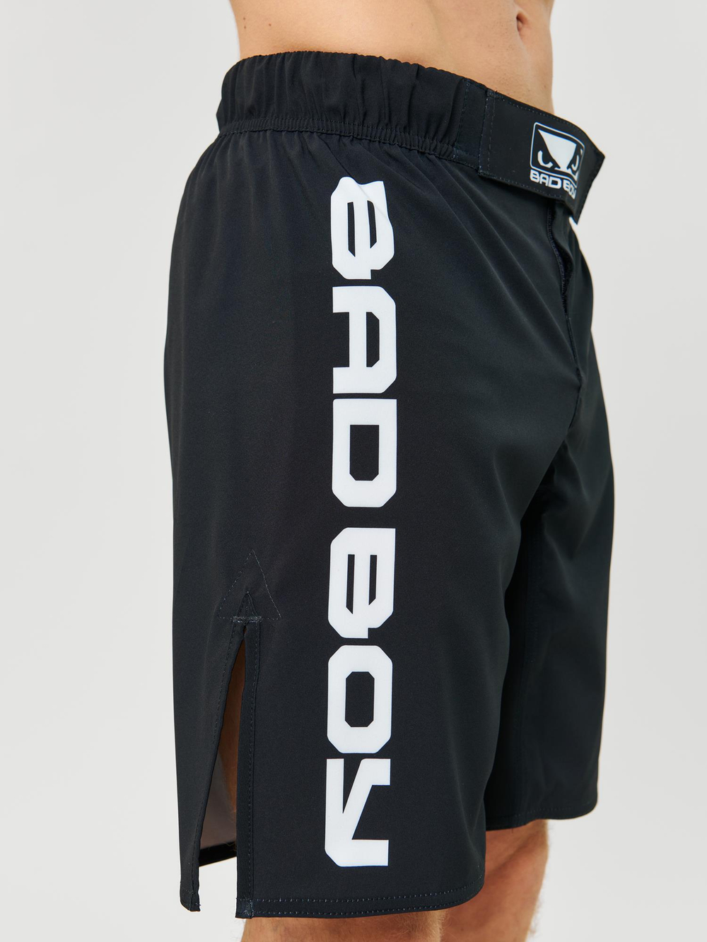 Шорты для MMA Bad Boy Pro Series 2.0 черный/белый