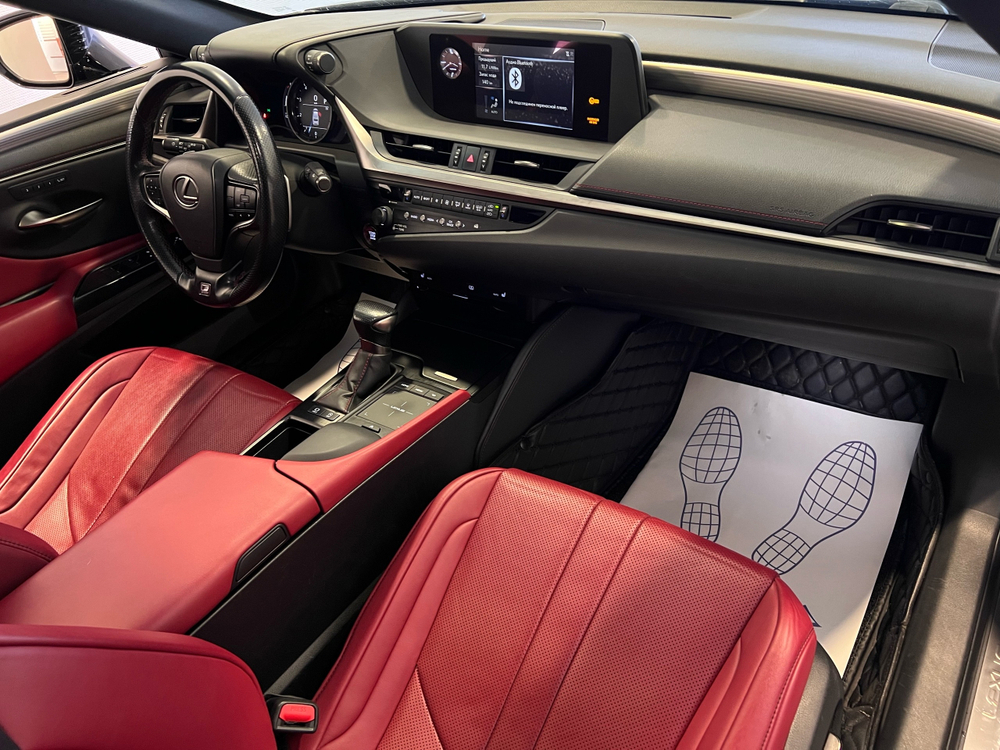 Lexus ES250, 2020 год