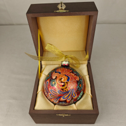 Шар новогодний с круговой росписью Палех "Жар-птица" на красном в футляре