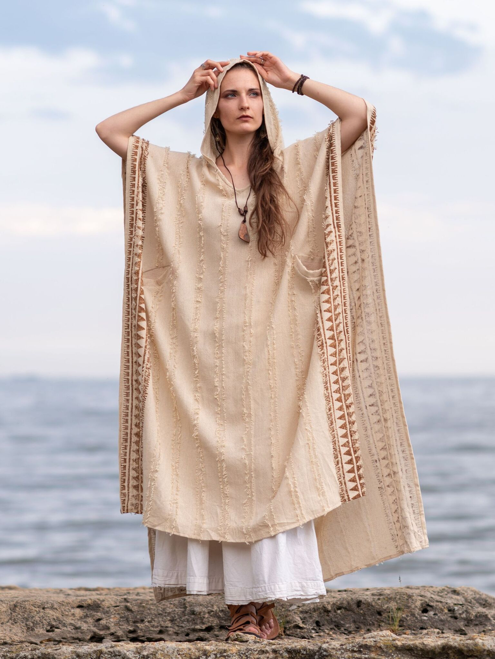 Накидка-пончо с капюшоном Tribal (песочная)