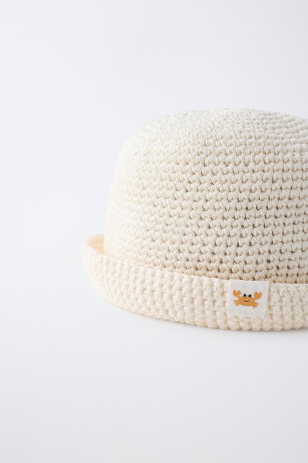 ZARA ШАПКА КРОШЕ С НАШИВКОЙ, ЭКРЮ