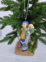 Елочная игрушка из фарфора Рыбак