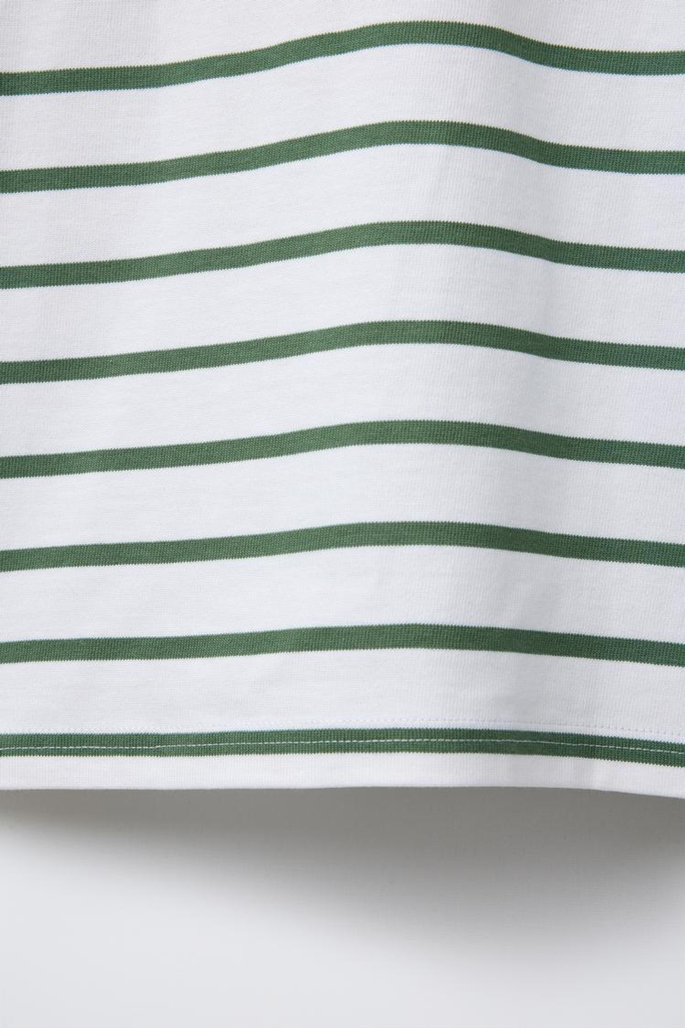 ZARA ФУТБОЛКА В ПОЛОСКУ ИЗ ПЛОТНОГО ДЖЕРСИ С НАШИВКОЙ, ЗЕЛЕНЫЙ