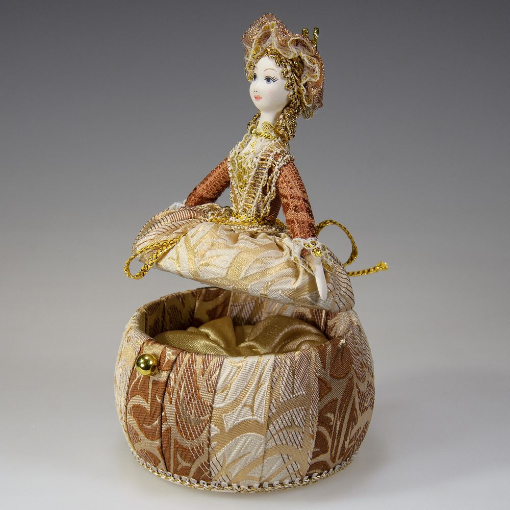 Кукла-шкатулка с ложементом Барышня