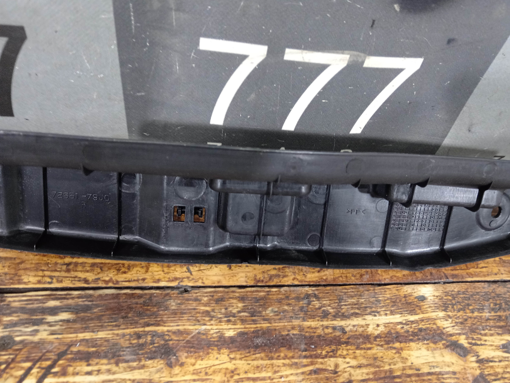 Пыльник крыла передний правый Suzuki SX4 1 06-14 Новый Оригинал 7235179J00