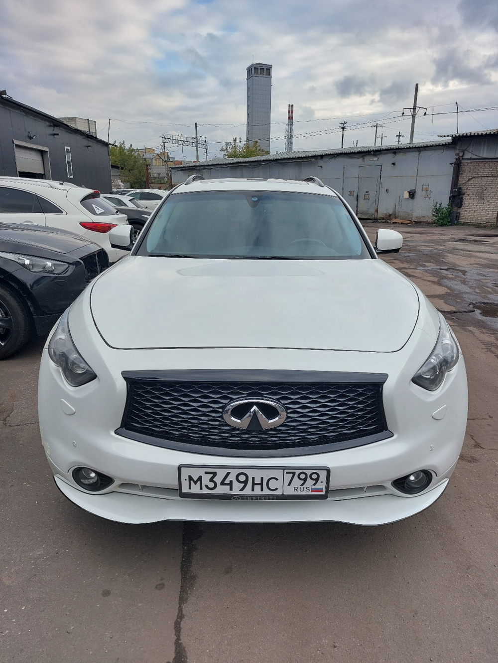 Решетка радиатора 2017 черная Infiniti QX70 FX37 FX50 FX30d