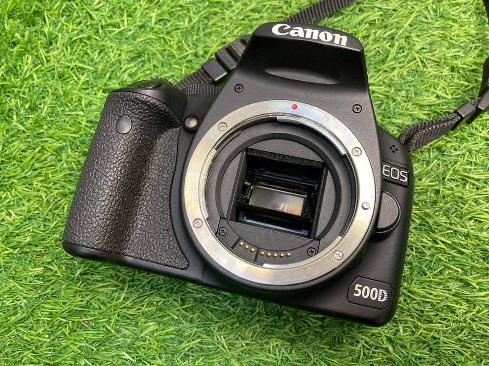 Canon 500D kit 18-55 mm 3.5-5.6 IS II 7.700 кадров