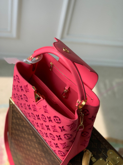Louis Vuitton Capucines MM