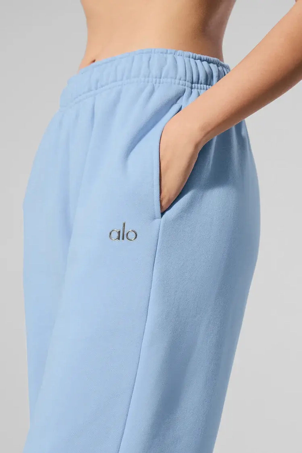 Alo yoga Спортивные брюки с прямого кроя Accolade, светло-голубой