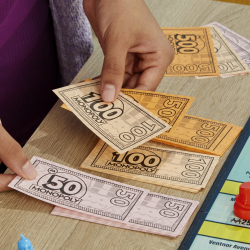 Hasbro - Monopoly Knock Out польская версия F8995 / артикул   F8995  / GTIN 5010996218377