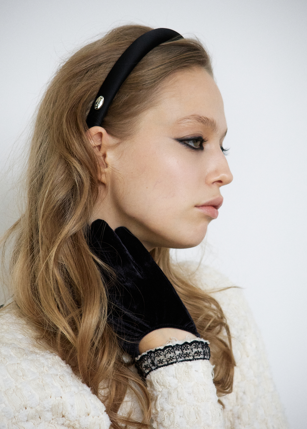 Тонкий ободок из черного атласа