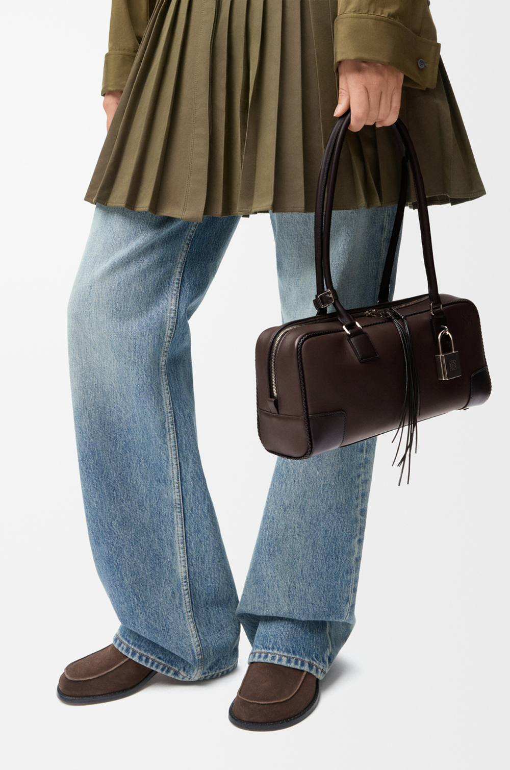 Loewe Укороченная сумка Amazona 31 из классической телячьей кожи, темно-каштановый