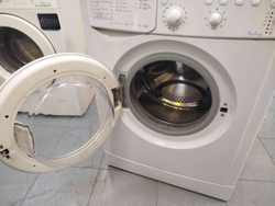 Стиральная машина Indesit IWSB 5085 5 кг б/у