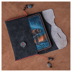 Кожаная обложка на паспорт «Медведь»